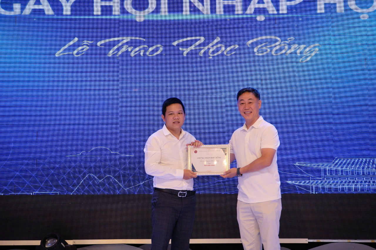 Chairman Kang Seung Yong at Award Ceremony
